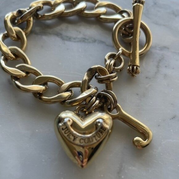 Juicy Couture gold tone Puffy heart J charm toggle bracelet 7.5" - Picture 4 of 5